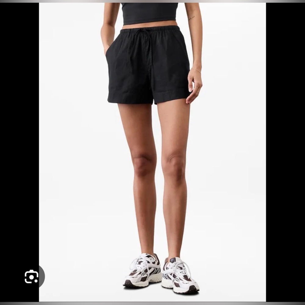 Athleta Paradise Midrise Easy Shorts - XS - (runs large)